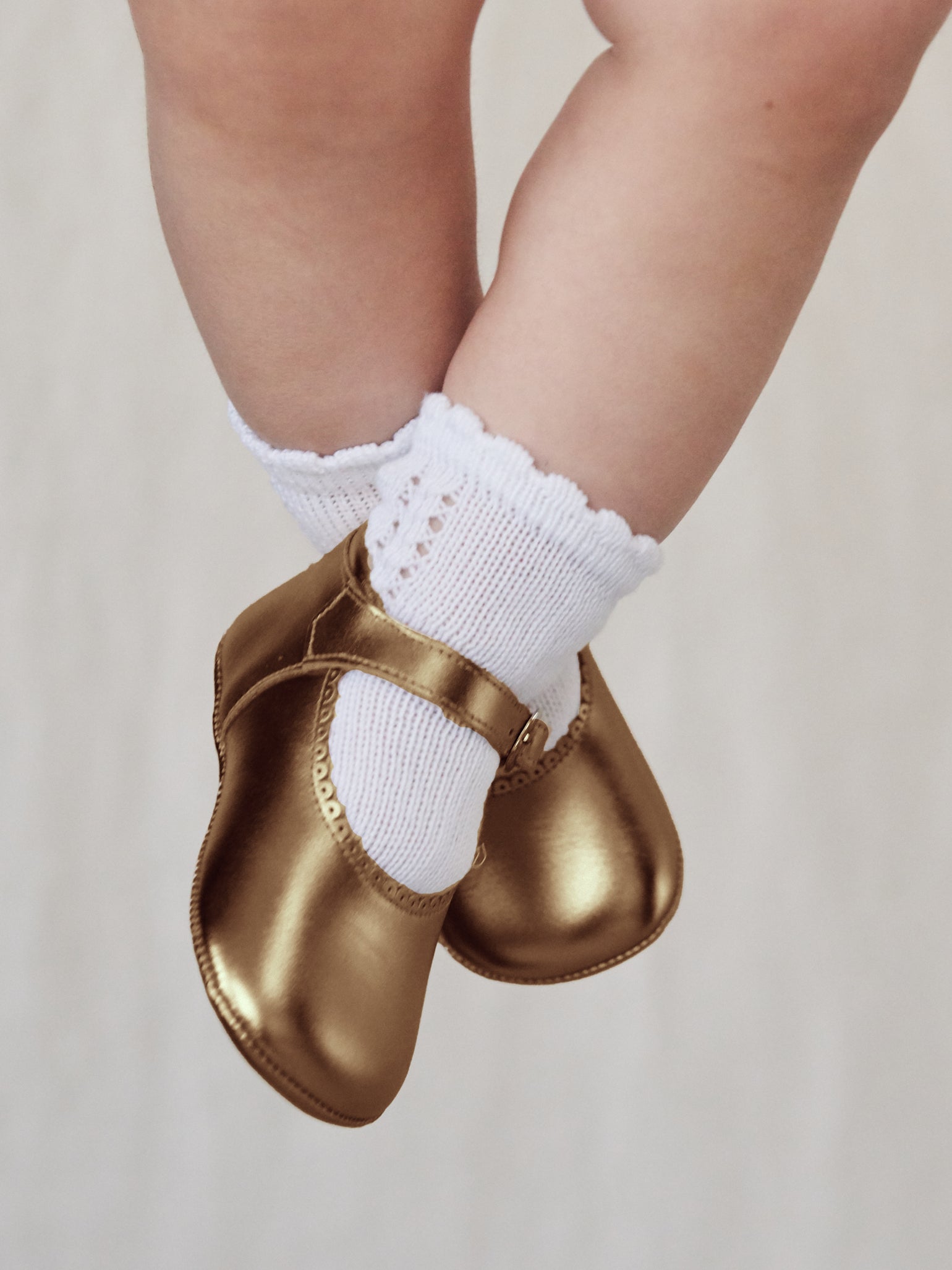 Infant hot sale gold shoes